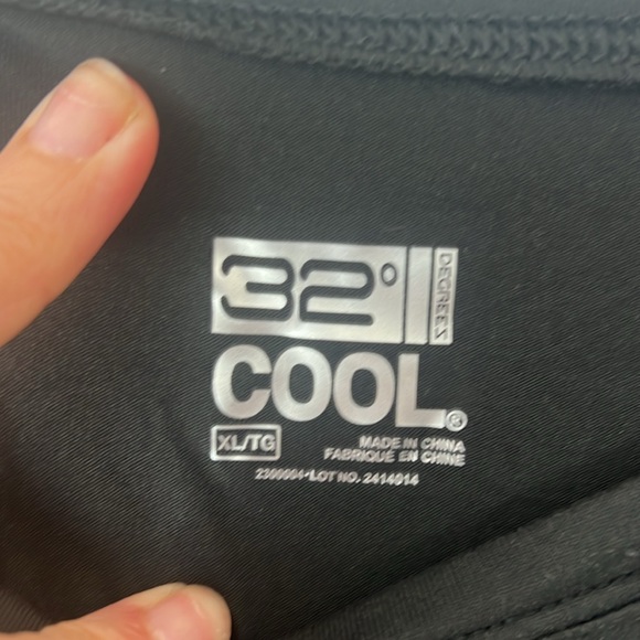 32 degree COOL t- shirt - Picture 2 of 3